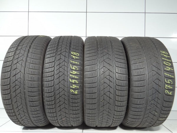 PIRELLI Winter Sottozero 3 245/45R18 100 V