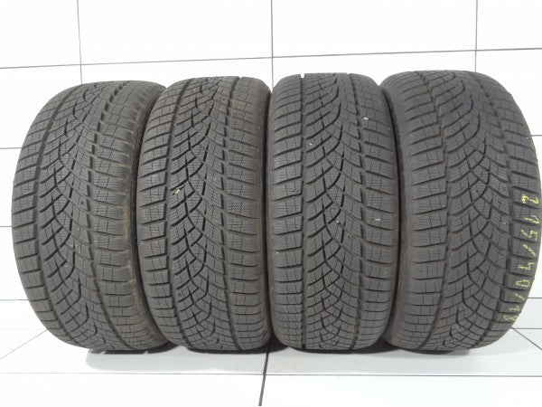 Goodyear UltraGrip Performance plus 215/40R18 89 V