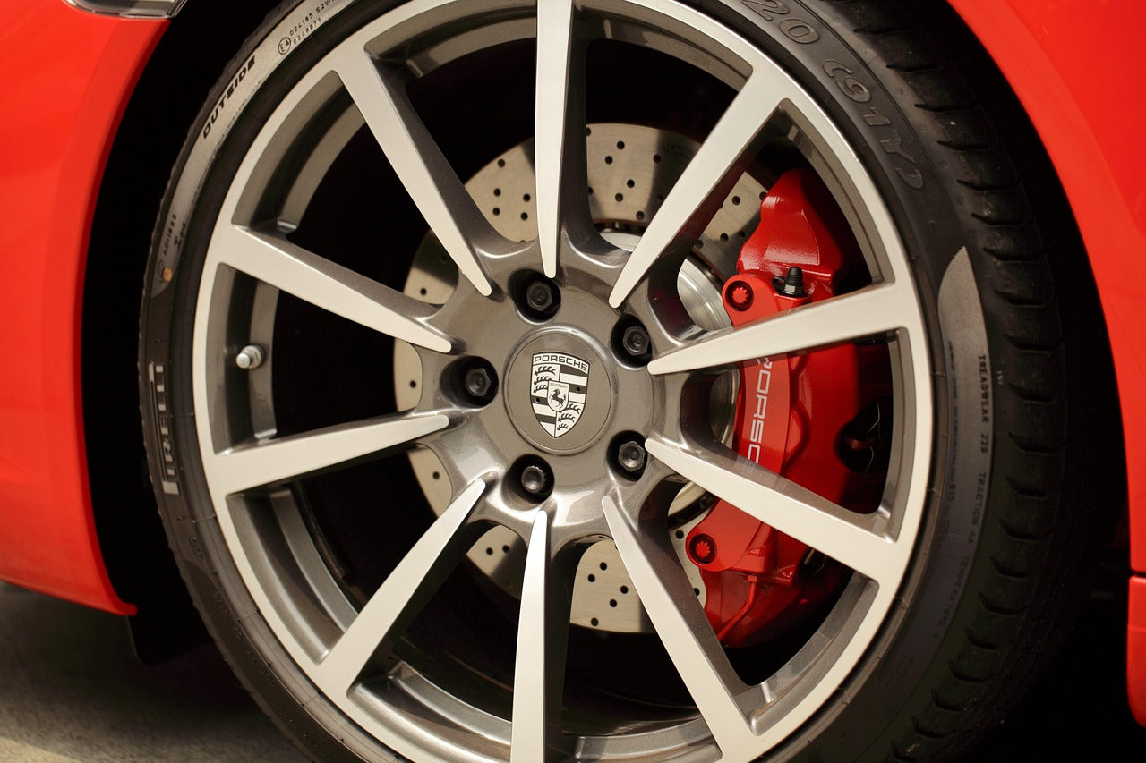 Nowa, wymieniona opona w Porsche