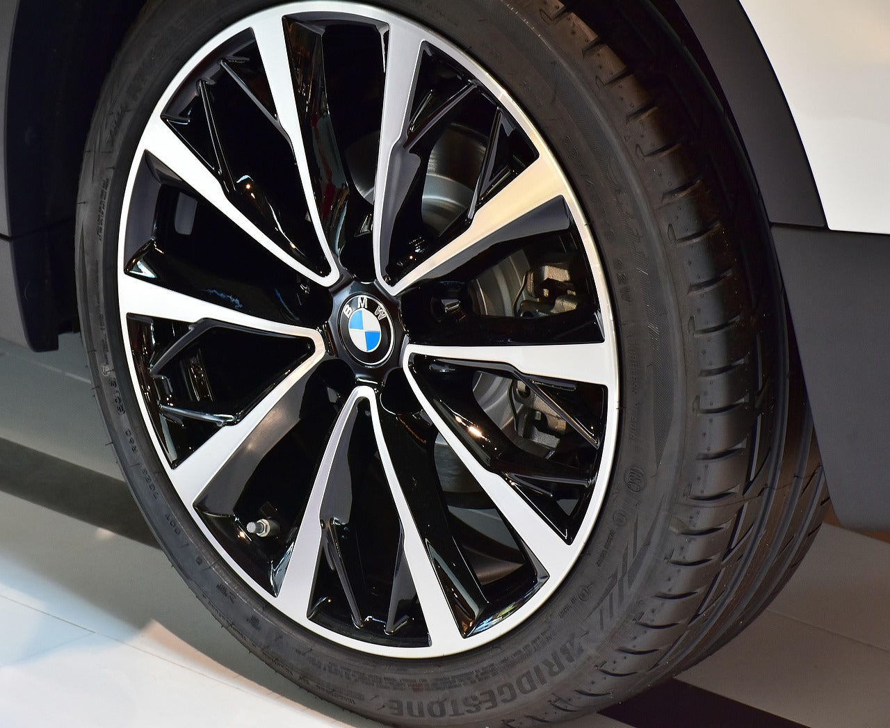 Nowa opona po wymianie w BMW
