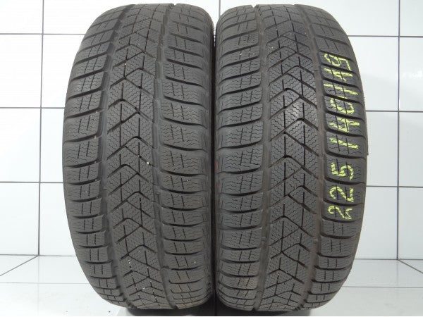 PIRELLI Winter Sottozero 3 225/40R19 93 H