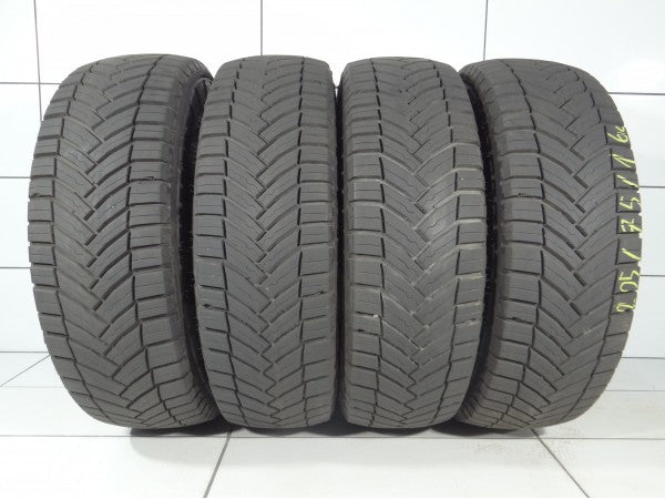 MICHELIN AGILIS CROSSCLIMATE 225/75R16C 121/120 R